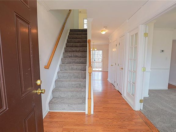 5th image of 374 Oxford Ln