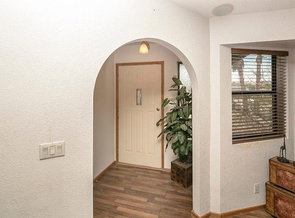 5th image of 2467 Rainbow Ave N