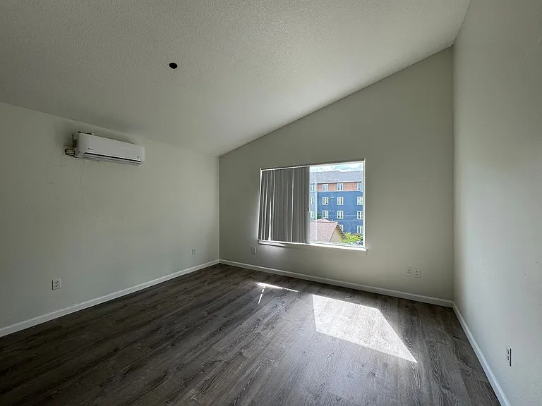 Stark Street Villa — Photo 44