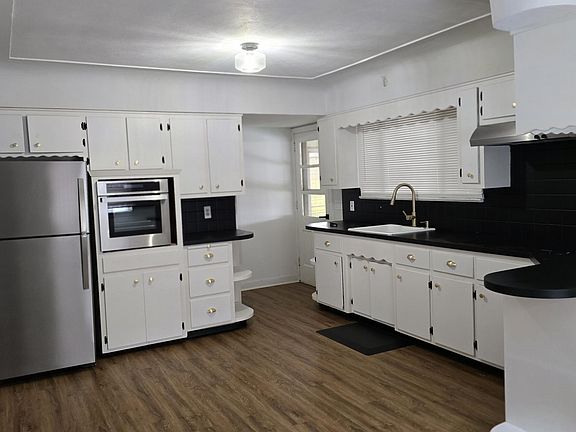 2nd image of 832 Throop St
