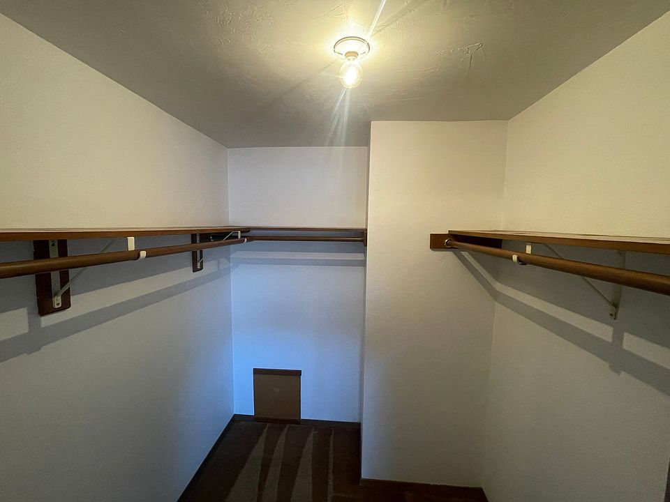 1st image of 139 Badger Ln #8