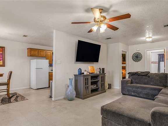 2nd image of 1009 W 17th St