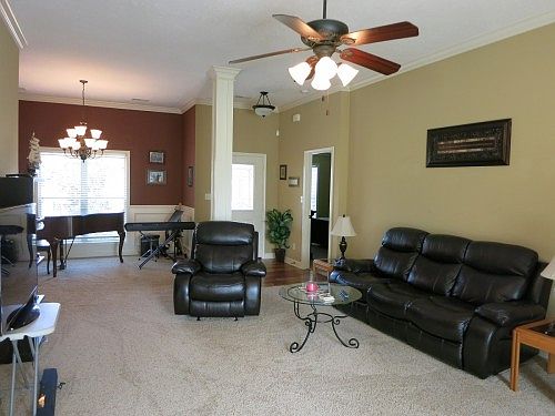 3rd image of 16 Bedford Farms Dr