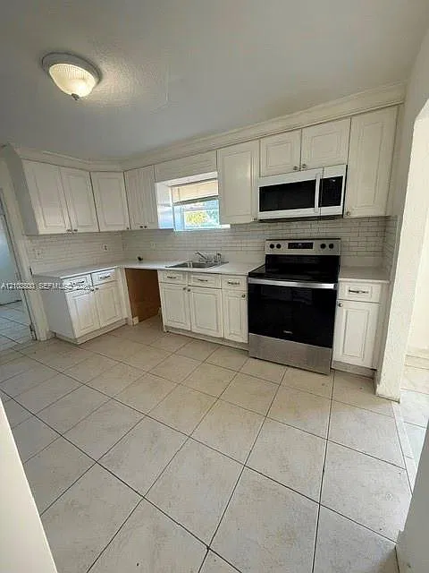 3 bed, 2.0 bath, $2,800 — Photo 4
