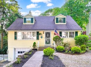 57 Calumet Ave, Oakland, NJ 07436
