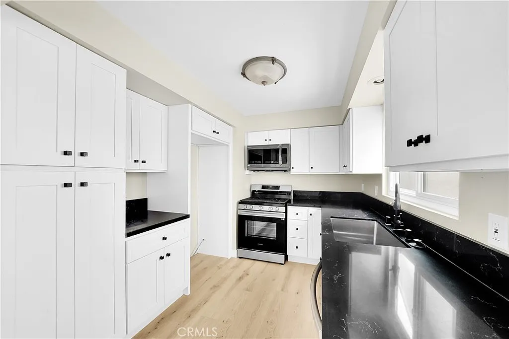 3 bed, 1300 sqft, $5,000 — Photo 4