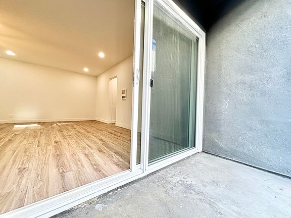 5th image of 15536 Chase St #107