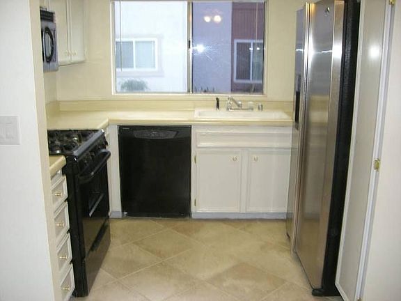 3rd image of 10249 Bell Gardens Dr
