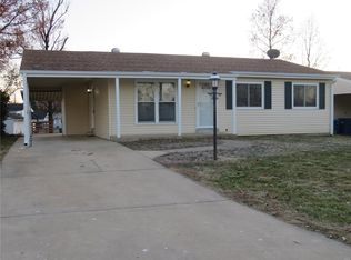 11920 Honey Hill Dr, Maryland Heights, MO 63043