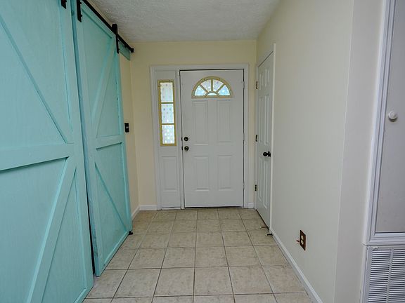 2nd image of 2818 Bradford Ct