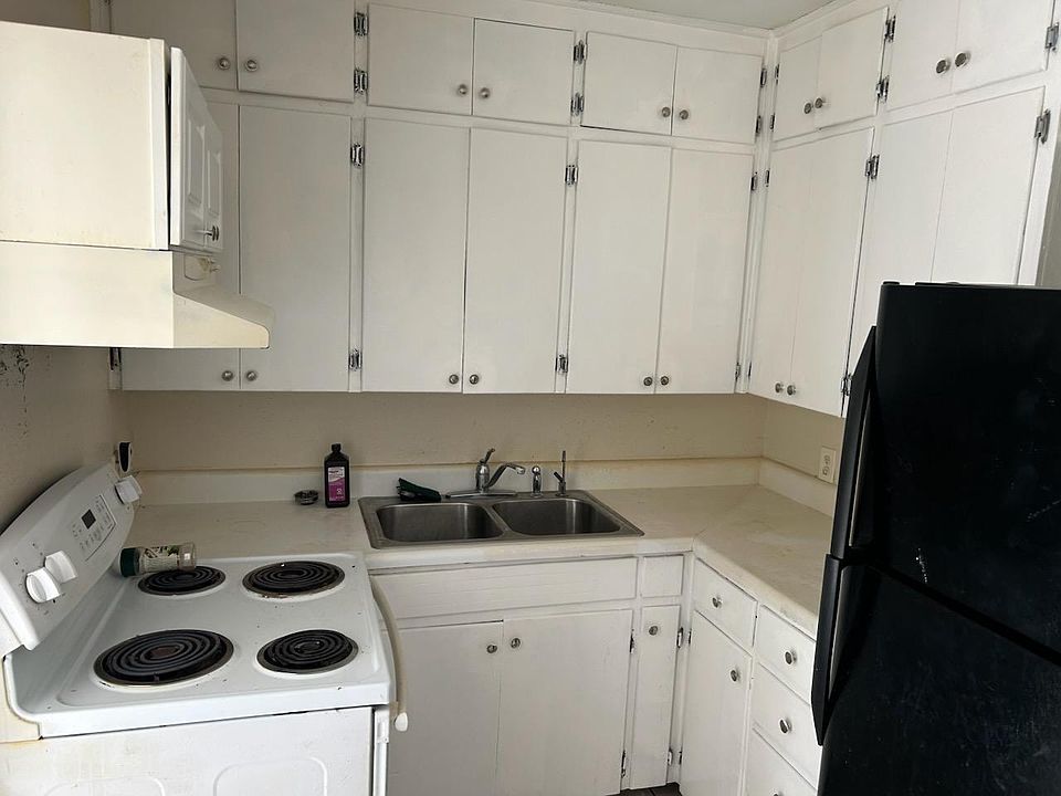 2nd image of 2039 Acorn Pl S