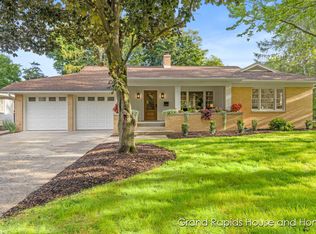 1609 Seminole Rd SE, East Grand Rapids, MI 49506