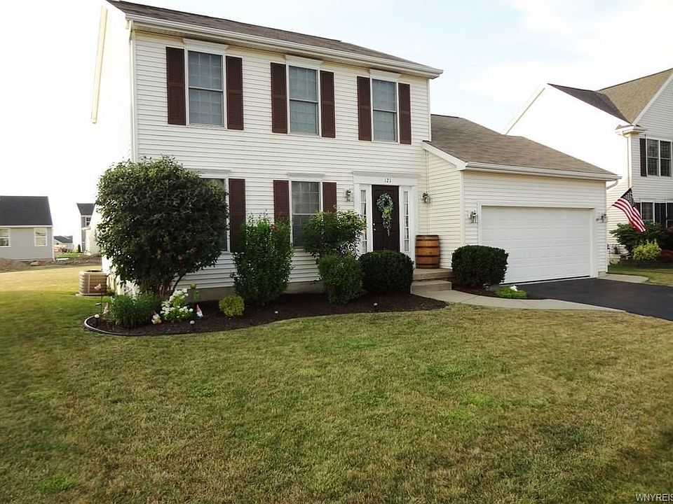 1st image of 121 Foxcroft Dr