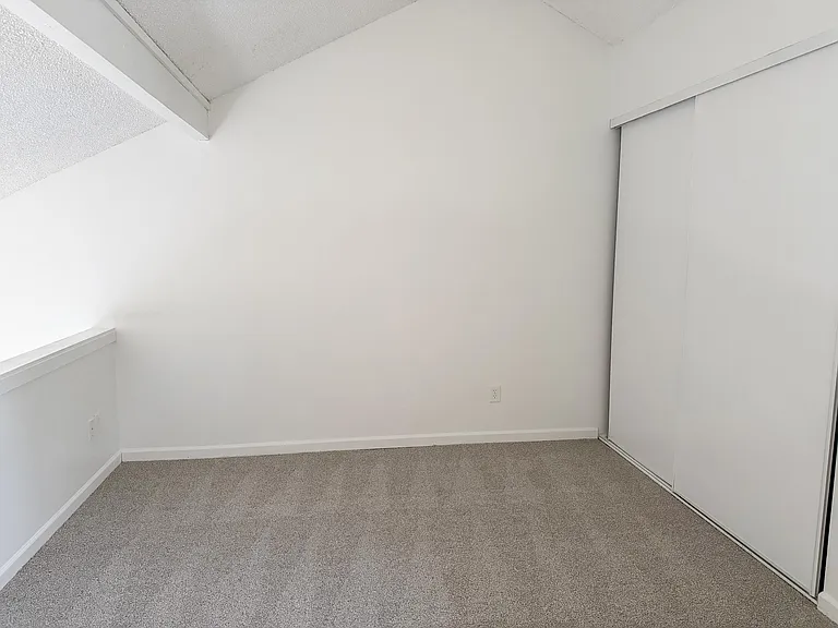 Sandpiper East Apartments — Photo 17