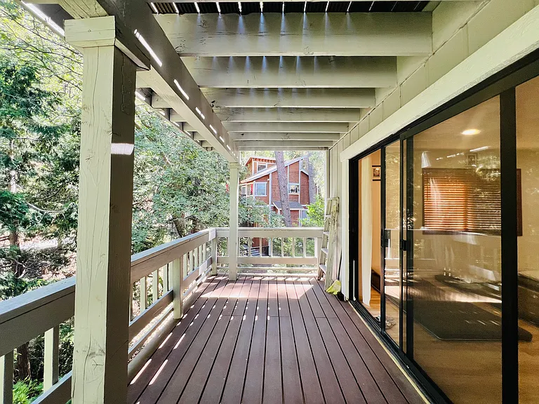 1080 Chateau Dr — Photo 7