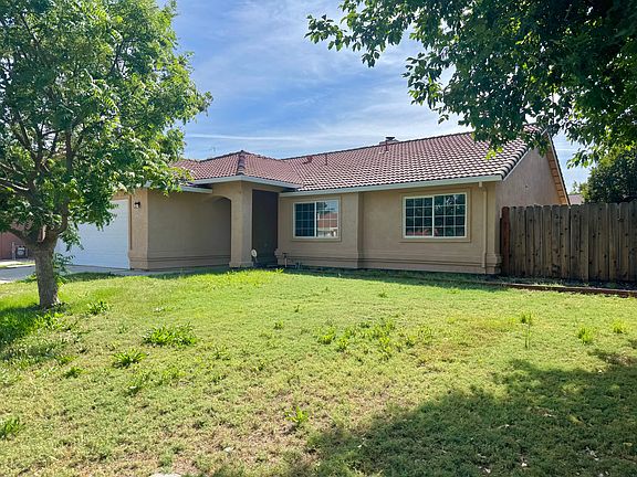 4th image of 1647 Alberta St