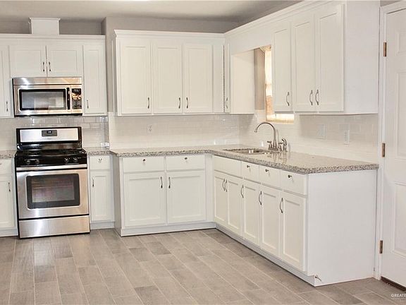 3rd image of 525 Baywood Ave