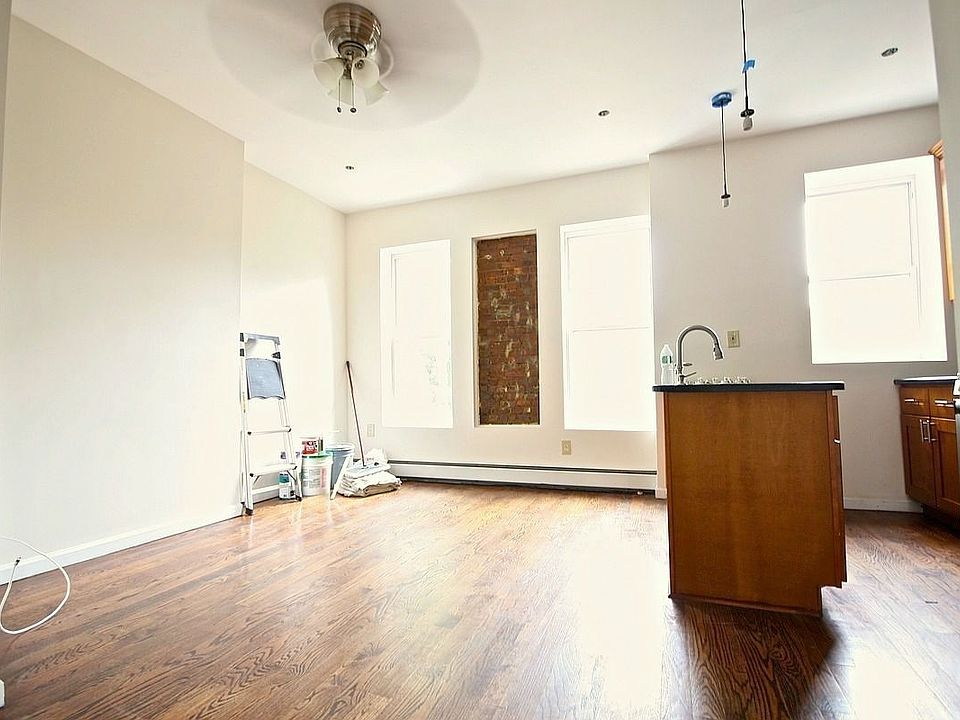 2nd image of 450 Quincy St APT 2