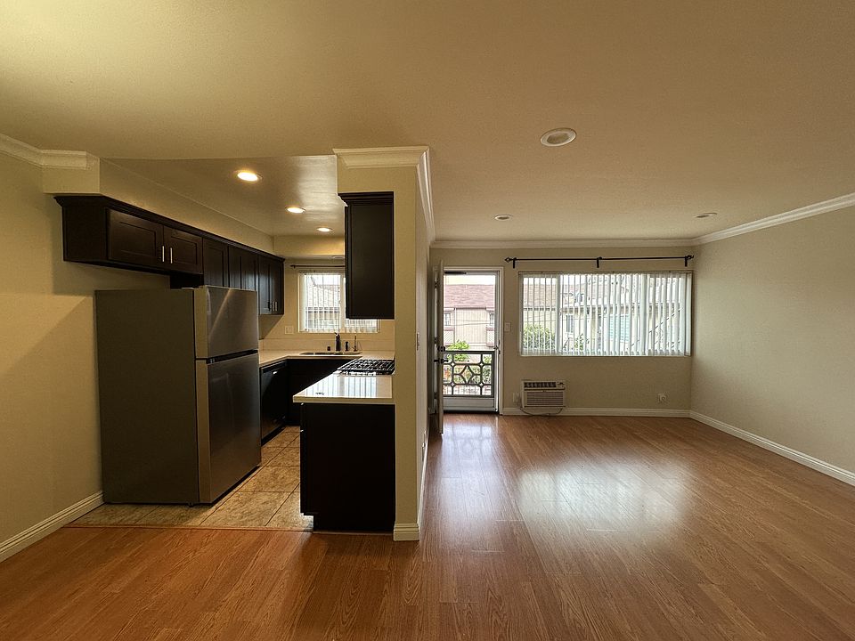 1st image of 245 W Stocker St APT C