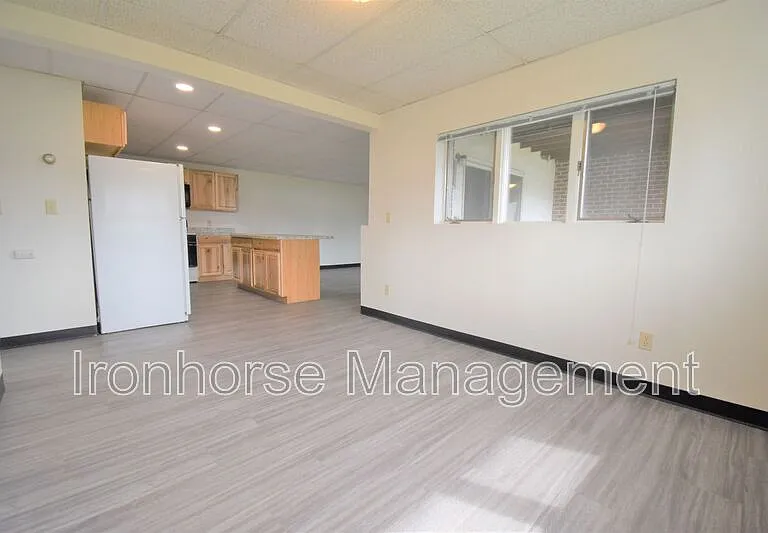 801 W Villard St #30 — Photo 13