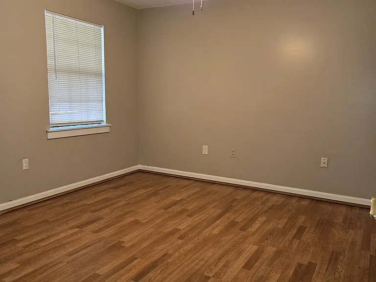 127 Hunt Club Ct — Photo 8
