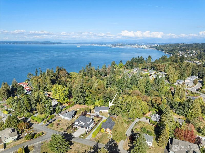 3rd image of 4807 Bayview Lane