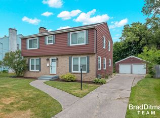 1830 Chamberlain Ave SE, Grand Rapids, MI 49506
