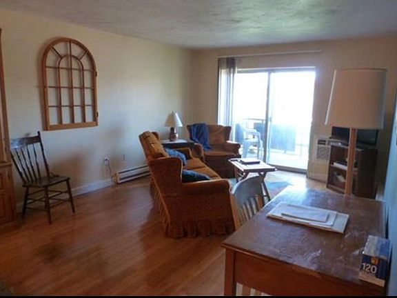 Living room with balcony slider
