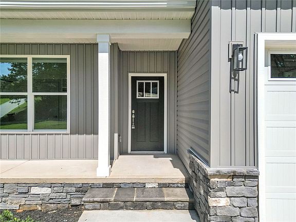 4th image of 139 Mountain Lake Dr