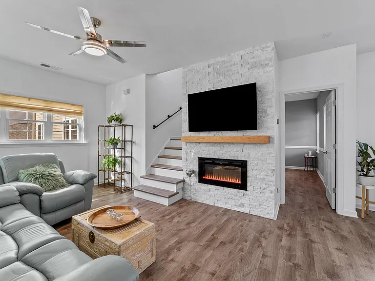 18823 Cloverstone Cir — Photo 8