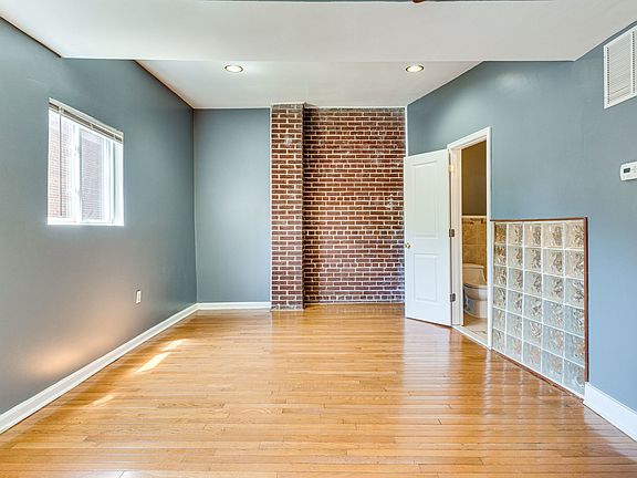 5th image of 4725 12th St NE