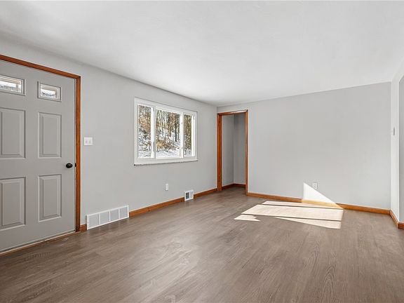 3rd image of 678 Colonial Manor Rd