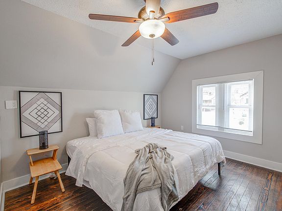 Upstairs bedroom 2 - King Bed, also has 55" smart TV
