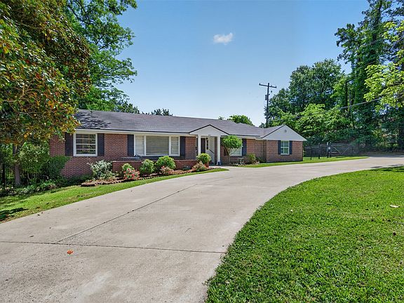 2nd image of 4827 Gilbert Dr
