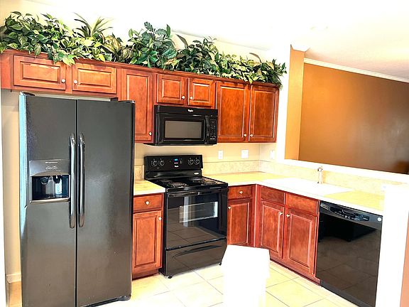3rd image of 8123 Summer Palm Ct