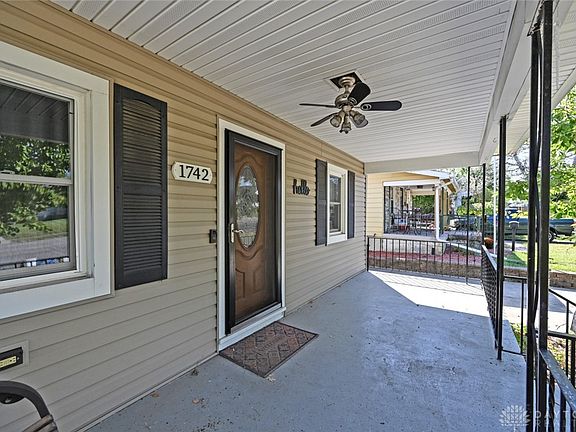 3rd image of 1742 Rosemont Blvd