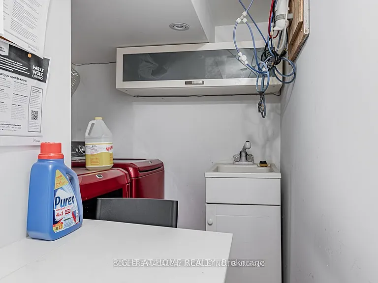 1069 College St #BASEMENT — Photo 6