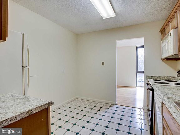 4th image of 2300 Pimmit Dr APT 304