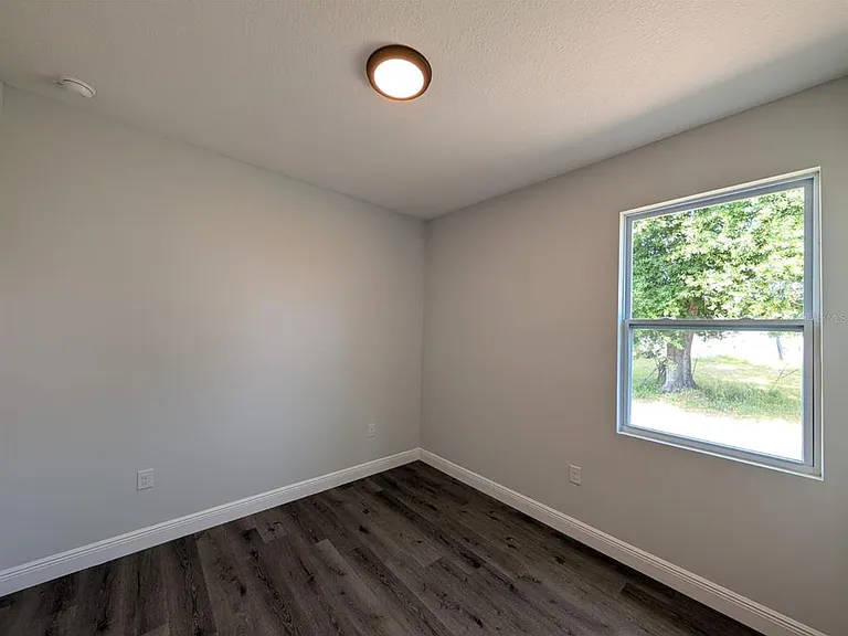 21295 Wynyard Ave — Photo 8