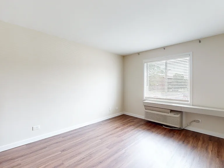 29W542 Country Ridge Dr #F — Photo 5
