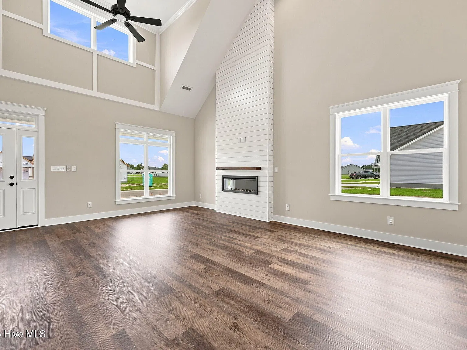 3 bed, 3.5 bath, 2002 sqft, $2,850 — Photo 4