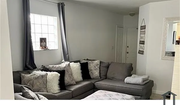 3 bed, 1018 sqft, $2,250 — Photo 1