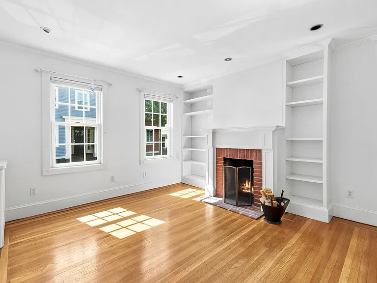 64 Pearl St — Photo 2