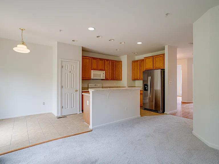 103 Buttonwood Ct — Photo 12