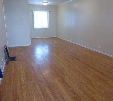 4th image of 1136 Huntington Dr APT D