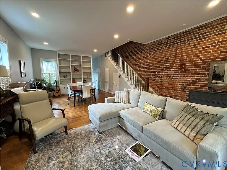 404 N Shields Ave — Photo 3