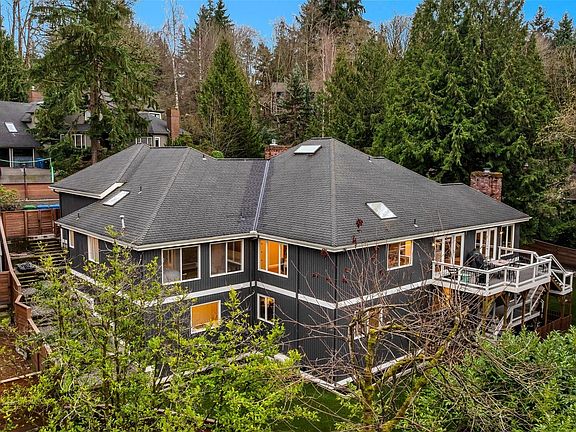 4th image of 8402 SE 53rd Pl