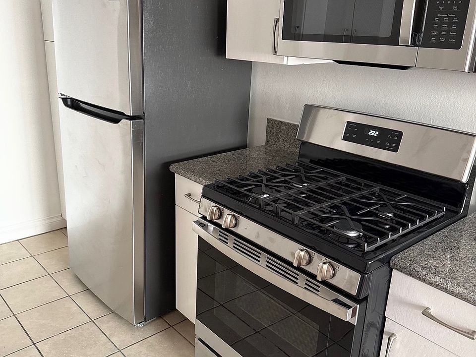2nd image of 9024 S Menlo Ave #2