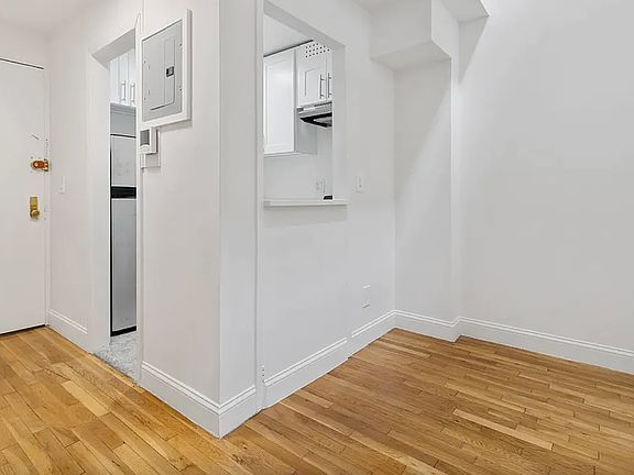 3rd image of 123 E 54th St APT 9E
