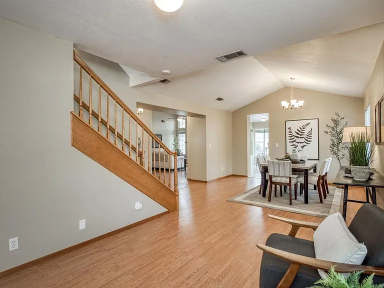 2559 Dennis Ave — Photo 9